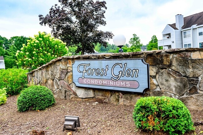 Building Photo - 1 Forest Glen Cir Unit 20 Rental