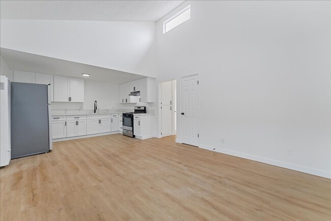 Photo - 663 W 2nd St Apartamento Unidad 04