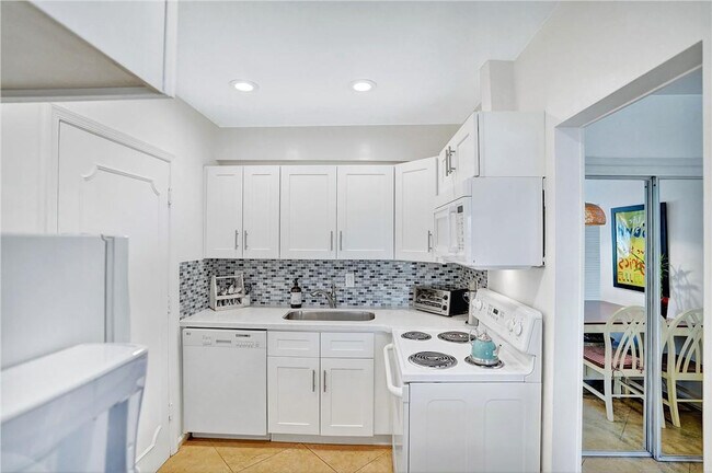 Photo - 5700 NE 22nd Way Unidad 322