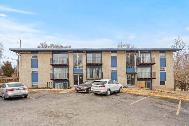 Photo - Mark One Plaza