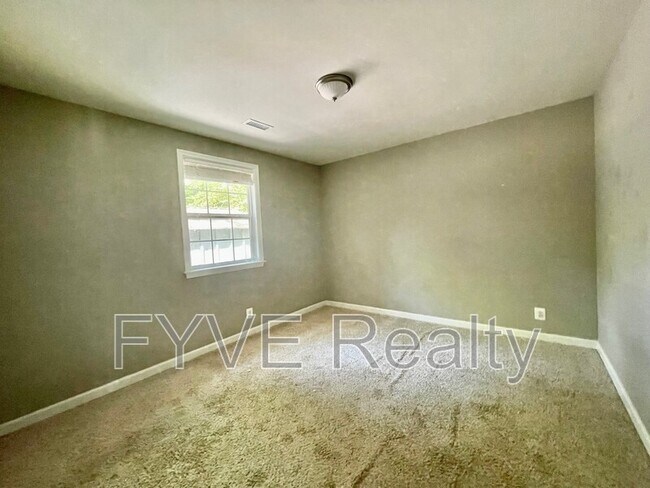 Photo - 26 Breezy Hill Dr