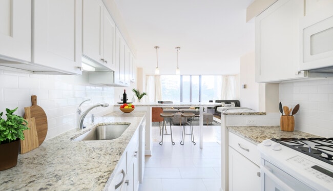 Photo - Columbia Plaza