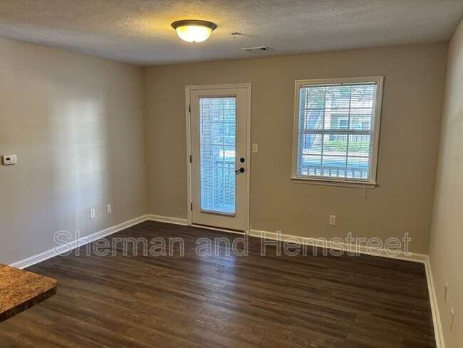 Photo - 3200 London Ct SW Unit 3200-101