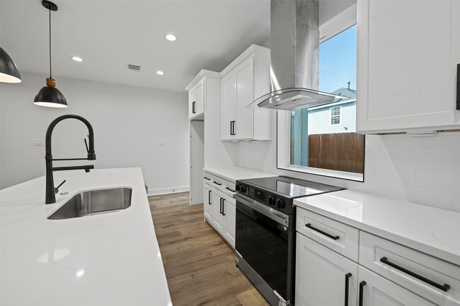 Building Photo - 8417 Venus St Unit B