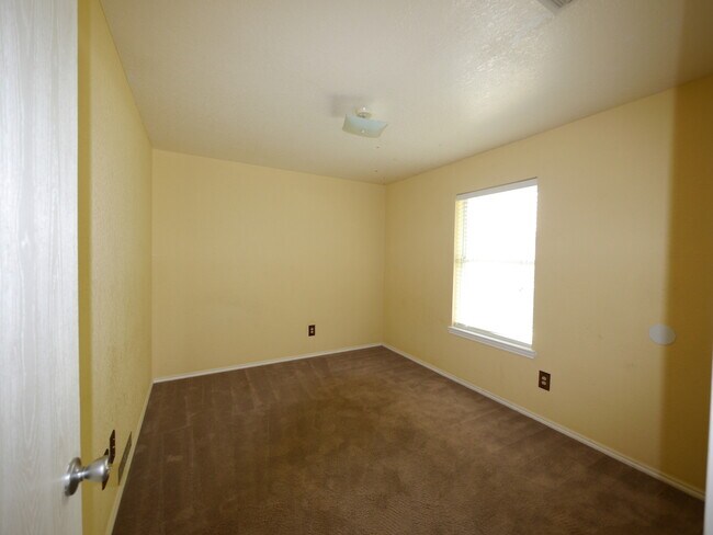 Photo - MOVE IN READY 3 Bedrooms 2 Bathroom with O...