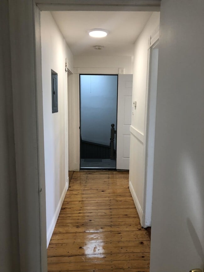 Building Photo - 52 Portsmouth St Unit #3,