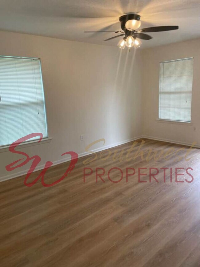 Photo - Charming, updated and bright home with private yard!