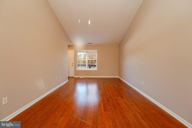 Photo - 558 London Ct Unidad 558