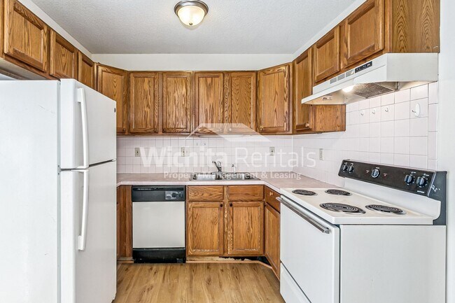 Photo - 3 bedroom 2 bath duplex in Derby