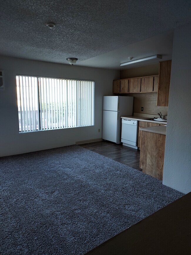 Estudio - Sierra Carmichael Apartments