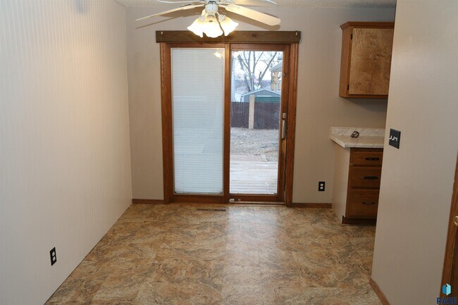 Photo - 925 S Harrington Ave