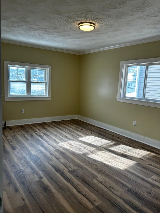 Photo - 158 Fallbrook St