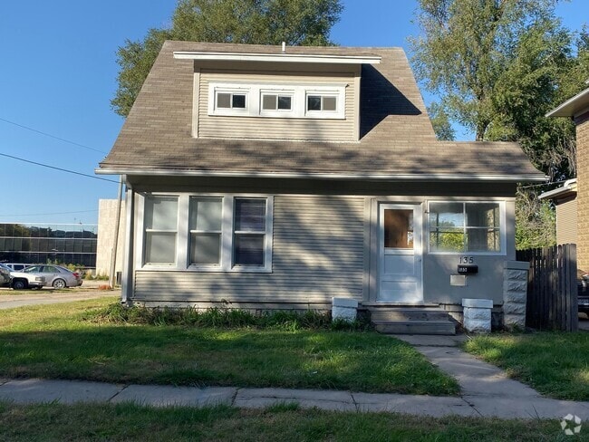 Building Photo - Comfort & Convenience: 3-Bed, 2-Bath Near ... Rental