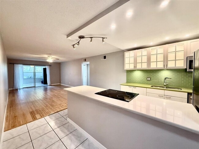 Photo - 4500 E Bay Dr Unidad 149