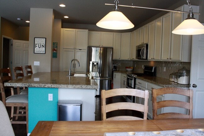 Kitchen and dining, stainless appliances, granite counters, white cabinets, lots of natural light - 5132 Exploration Lane