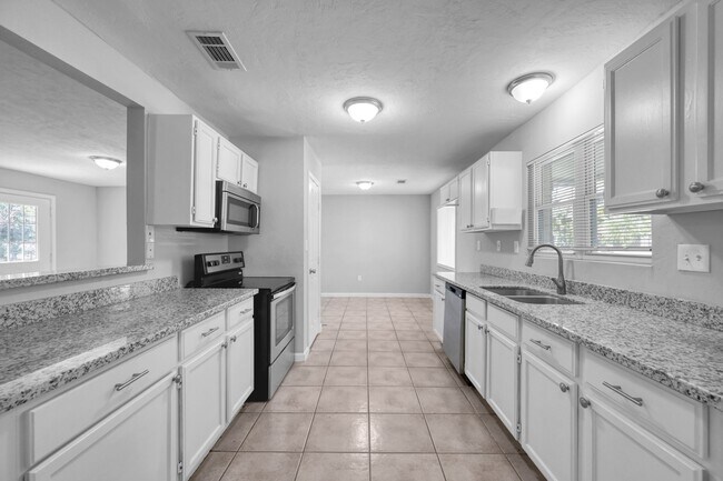 Photo - 4 Little John Ln