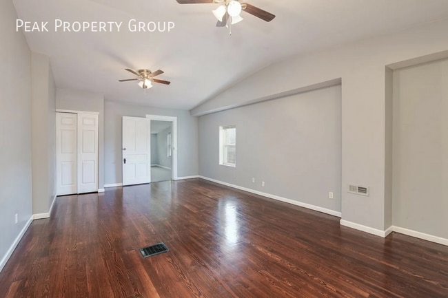 Photo - 2323 Flora St