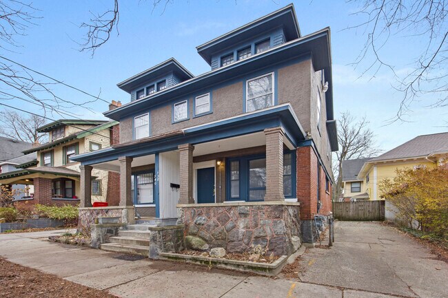 538 Logan St SE