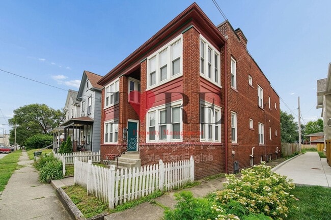 Photo - 927 W Town St