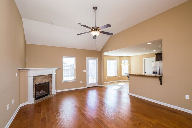 Photo - 3468 Avis Ln