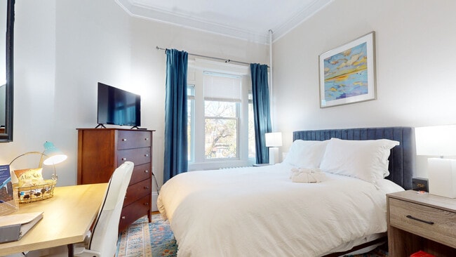 Building Photo - 1029 Beacon St Unit 4 Rental