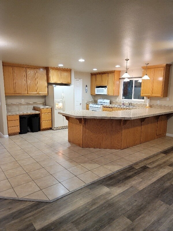 Large Kitchen - 525 W 1st Ave
