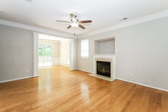 Photo - 6918 Lowen Rd
