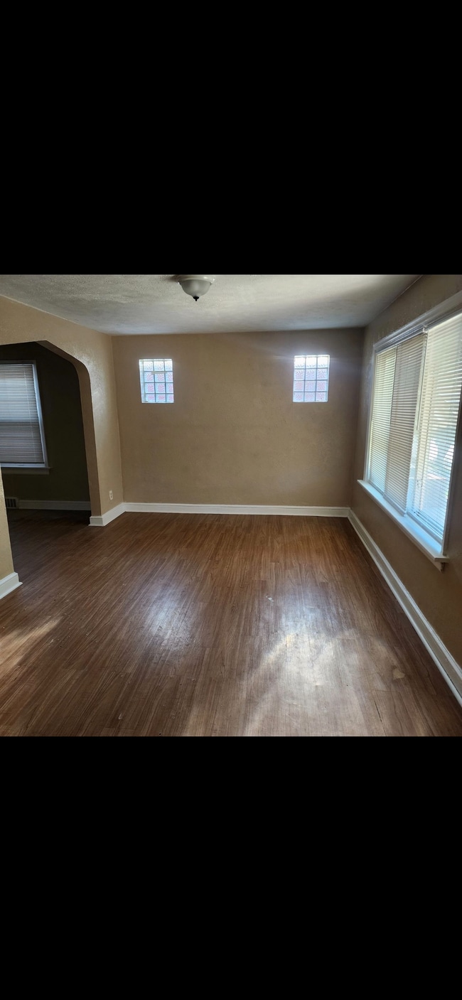 Photo - 1677 McLaran Ave