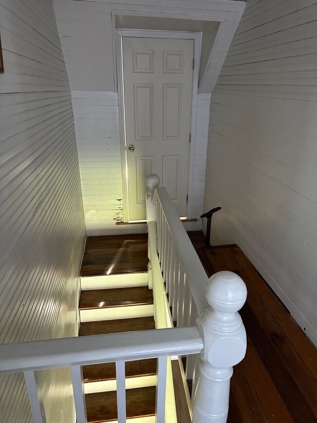 Photo - 4 Bedroom, 2 Bath farm house out in the Co...