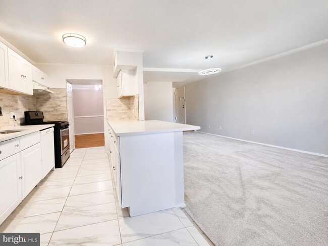 Building Photo - 11210 Cherry Hill Rd Unit 116