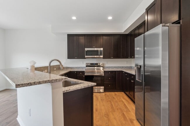 Photo - 21193 Millwood Square
