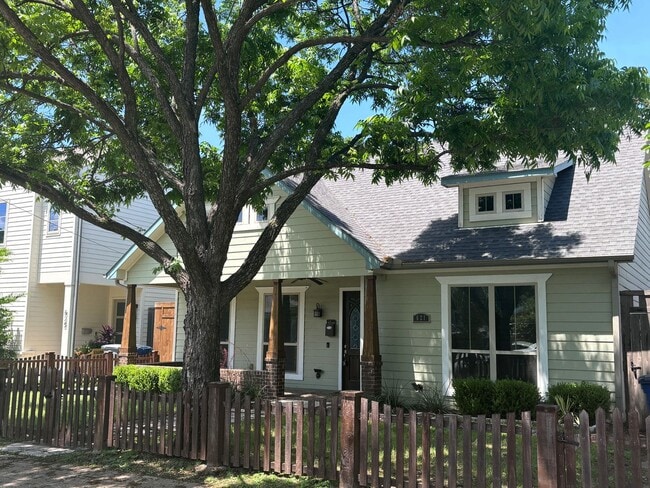 Photo - 621 W Eighth St