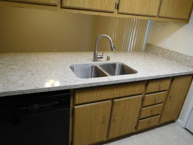 Photo - 2 bedroom, 1 1/2 bath, Roundtree Court in the Greenhaven area