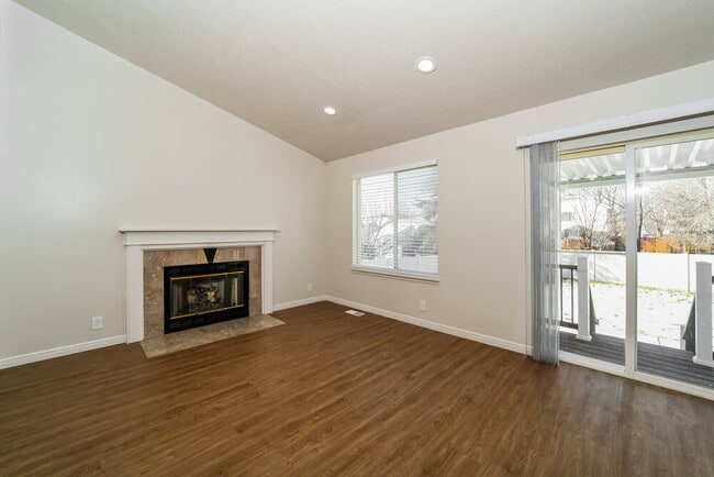 Photo - 2076 Allison Way