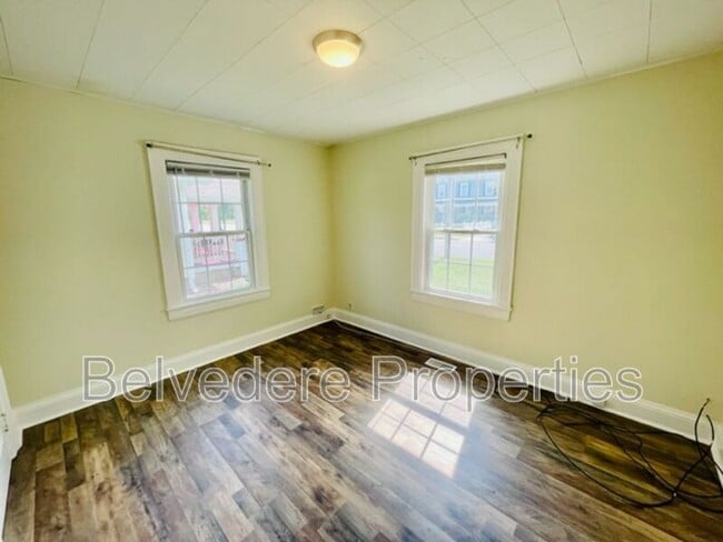 Photo - 810 Elwell Ave