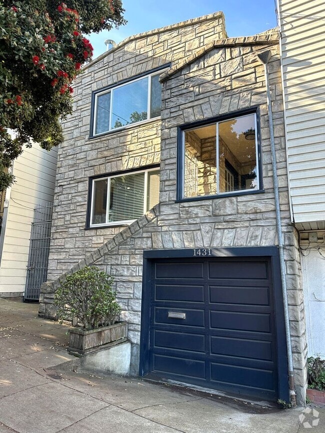 Building Photo - UPDATED Split Level 3BR/2BA 1650sf Sunset ... Rental