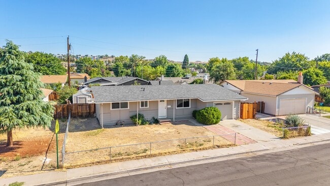 Photo - 2565 Pequop St