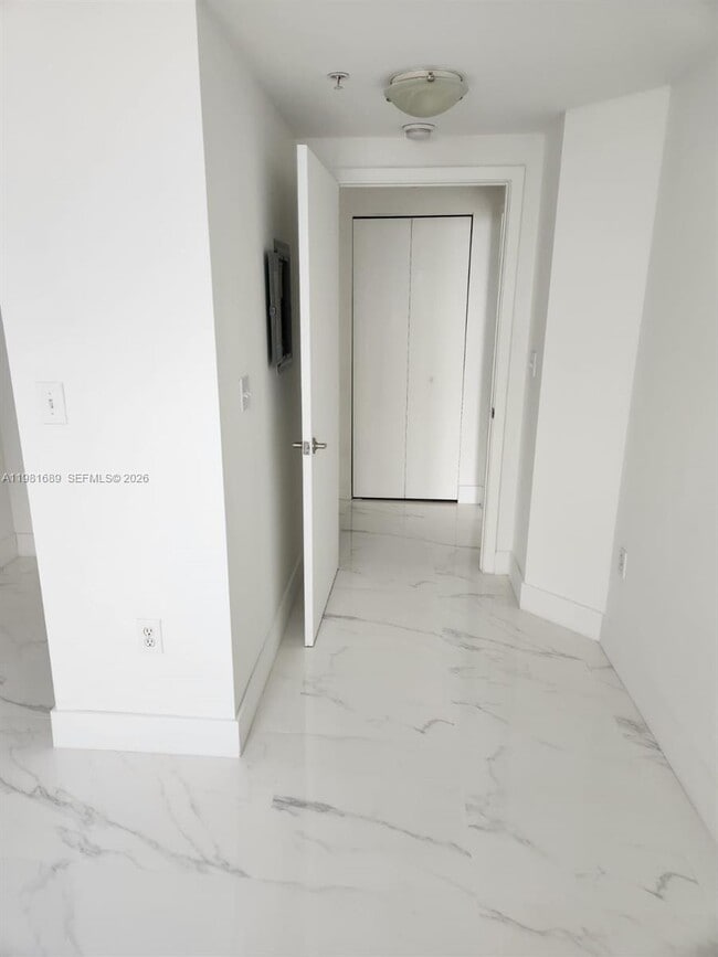 Photo - 2775 NE 187th St Unit 607