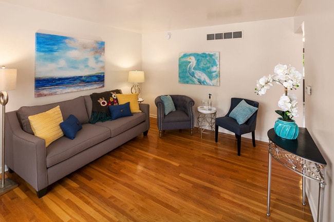 1 Bedroom Townhouse - Muskegon Townhouses