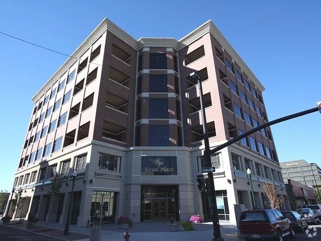Building Photo - Views of the Boise Foothills this 2 bedroo... Unit 404 Rental