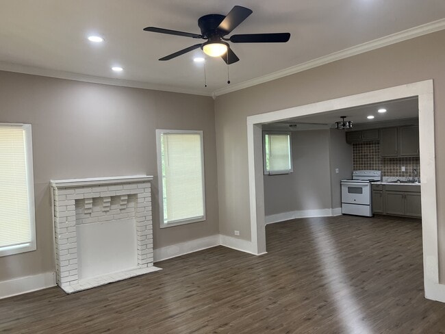 Photo - 134 W 5th St