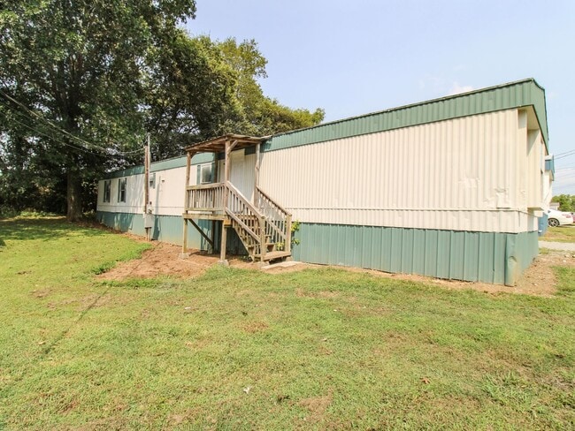 Building Photo - Country Setting and Convenient to Pulaski, TN Rental