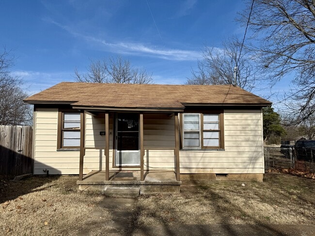 Building Photo - 43 1/2 15th Ave NW