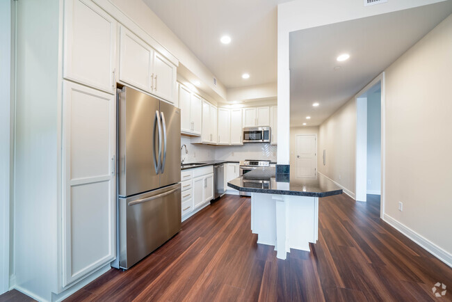 Square 201 Kitchen Island - Peregrine Square Rental