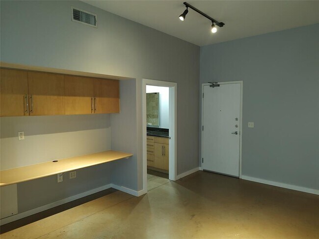 Photo - 2124 E 6th St Unit 203