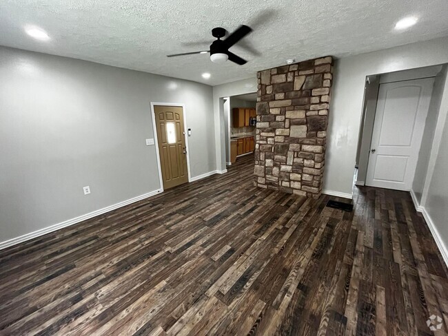 Building Photo - 106 S Oakley Ave Rental