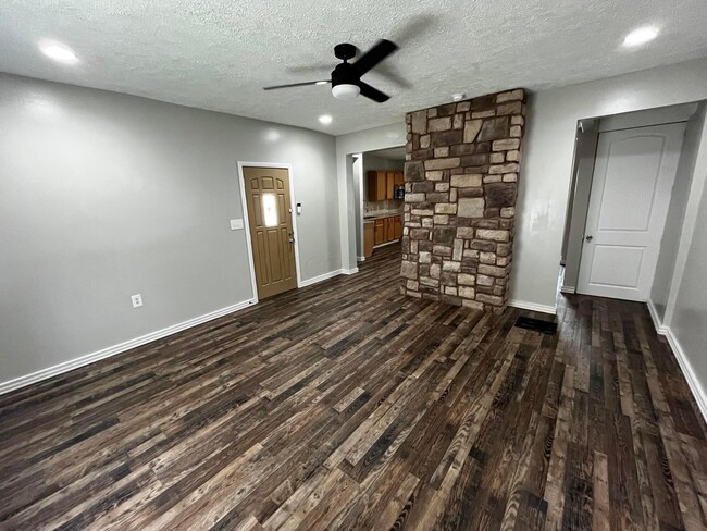 Photo - 106 S Oakley Ave House