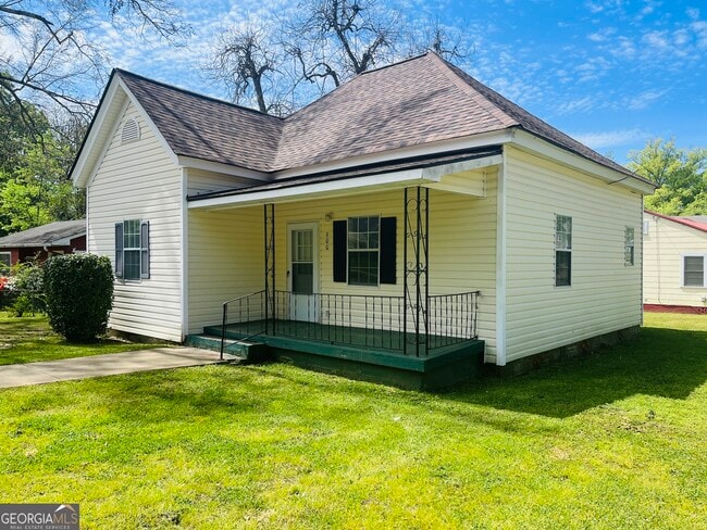 Photo - 900 Park Ave