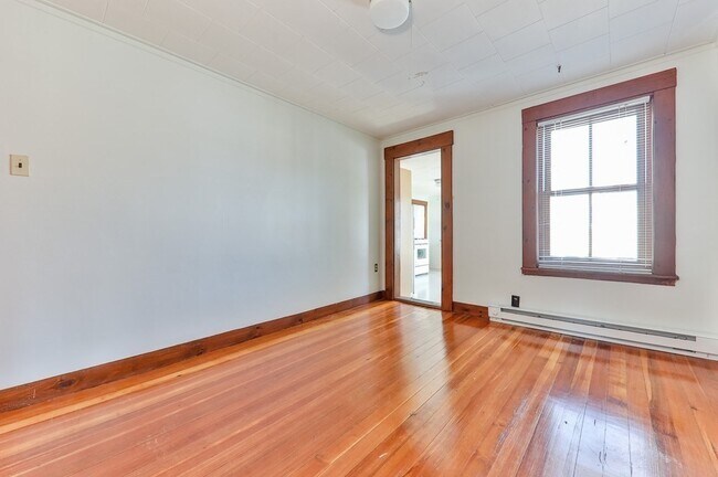 Photo - 443 W 4th St Unit 3