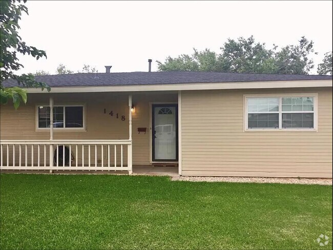 Building Photo - 1418 Crescent Dr Rental